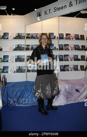 Steen bei der Signierstunde am Messestand Kerstin Pergande auf der Leipziger Buchmesse 2023. Lipsia, 29.04.2023 Foto Stock