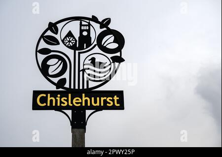 Chislehurst, Kent, Regno Unito: Cartello del villaggio di Chislehurst su Chislehurst Commons. Chislehurst si trova nel comune di Bromley, Greater London. Foto Stock