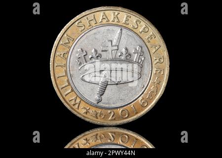 Moneta britannica del £2 emessa nel 2016 per commemorare il 400th° anniversario dalla morte di William Shakespeare Foto Stock