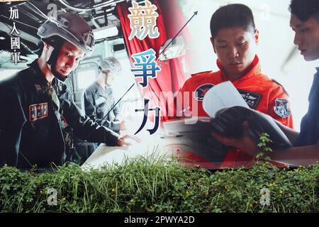 Taipei, Taiwan. 01st maggio, 2023. Un poster di reclutamento per le forze armate di Taiwan è raffigurato sul lato di un edificio governativo a Taipei. L'isola ha recentemente aumentato il periodo di coscrizione militare da quattro mesi ad un anno. Credit: SOPA Images Limited/Alamy Live News Foto Stock