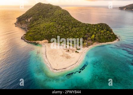 Veduta aerea dell'isola di Marathonisi vicino all'isola di Zante in Grecia Foto Stock