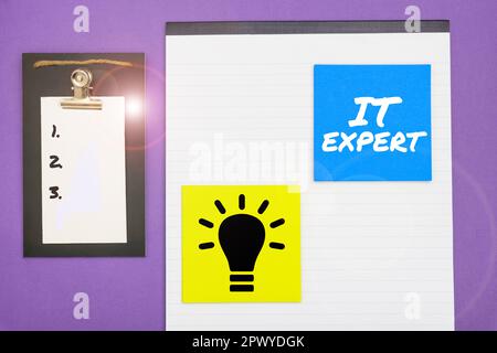 Didascalia di testo Presentazione di IT Expert, Word per persone con un elevato livello di conoscenza nella tecnologia dell'informazione Foto Stock
