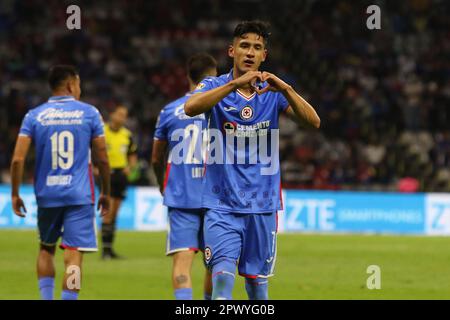 Città del Messico, Messico. 29th Apr, 2023. Uriel Antuna di Cruz Azul festeggia il After de Goal durante la partita di calcio tra Santos Laguna e Cruz Azul del torneo di chiusura 2023 allo stadio Azteca. Il 29 aprile 2023 a Città del Messico. (Credit Image: © Ismael Rosas/eyepix via ZUMA Press Wire) SOLO PER USO EDITORIALE! Non per USO commerciale! Foto Stock