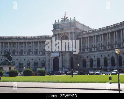 VIENNA, AUSTRIA - CIRCA SETTEMBRE 2022: Hofburg ex palazzo imperiale Foto Stock