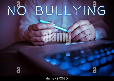 Scrittura visualizzazione del testo Nessun bullismo, concetto Internet fermare il comportamento aggressivo tra i bambini squilibrio di potenza Foto Stock