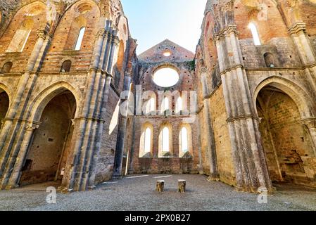 L'abbazia senza tetto di San Galgano. Siena Toscana Italia Foto Stock