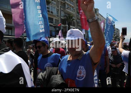 Konak, Smirne - Turchia - 05,01,2023: Sindacati e partiti politici celebrano il 1 maggio, Giornata internazionale dei lavoratori a Smirne, Turchia. Foto Stock