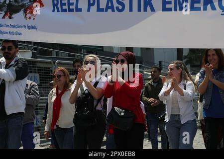 Konak, Smirne - Turchia - 05,01,2023: Sindacati e partiti politici celebrano il 1 maggio, Giornata internazionale dei lavoratori a Smirne, Turchia. Foto Stock