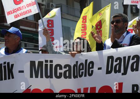 Konak, Smirne - Turchia - 05,01,2023: Sindacati e partiti politici celebrano il 1 maggio, Giornata internazionale dei lavoratori a Smirne, Turchia. Foto Stock