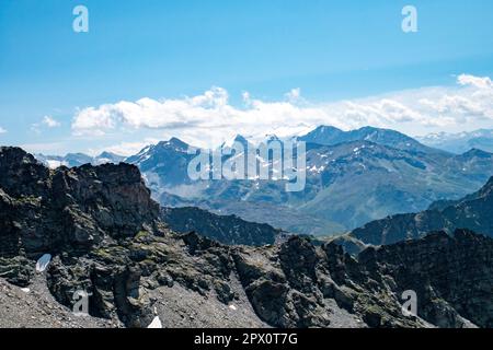 Una vista della Valle col du Petit-Saint-Bernard Foto Stock