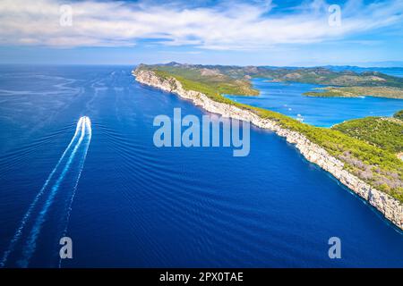 Telascica parco naturale scogliere sul Dugi Otok isola vista aerea, Dalmazia arcipelago della Croazia Foto Stock