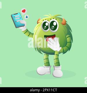 Simpatico mostro verde che tiene il telefono cellulare con messaggi di testo. Perfetto per bambini, piccole aziende o e-commerce, merchandising e adesivi, promozione banner, Illustrazione Vettoriale