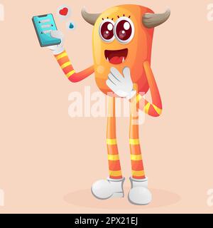 Simpatico mostro arancione che tiene il telefono cellulare con messaggi di testo. Ideale per bambini, piccole aziende o e-commerce, merchandising e adesivi, promozione banner Illustrazione Vettoriale