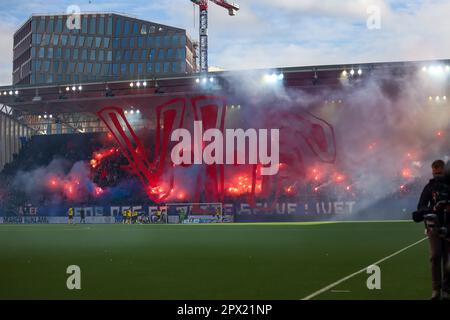 Oslo, Norvegia, 1 maggio 2023. Grande TIFO dai tifosi di Vålerenga prima della partita tra Vålerenga e Lillestrøm all'Intility Arena. Crediti: Frode Arnesen/Alamy Live News Foto Stock