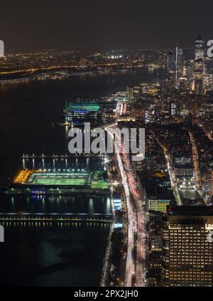 Manhattan, New York, USA - Dicembre 12th 2018: Vista dall'osservatorio del World Trade Center un edificio a nord-ovest del fiume Hudson Foto Stock