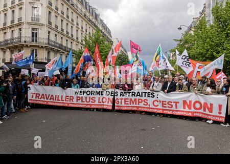 Parigi, Francia. 1 maggio 2023. Laurent Escure (UNSA), Laurent Berger (CFDT), Marlyse Leon, Sophie Binet (CGT), Murielle Guilbert (solidaires), Benoît teste (FSU), Francois Hommeril (CFE-CGC) e Frédéric Souillot (FO) partecipano alla manifestazione della giornata del lavoro a Parigi riunisce tutti i sindacati per una giornata eccezionale e popolare di mobilitazione contro la riforma pensionistica e per la giustizia sociale. Foto Stock