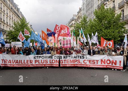 Parigi, Francia. 1 maggio 2023. Laurent Escure (UNSA), Laurent Berger (CFDT), Marlyse Leon, Sophie Binet (CGT), Murielle Guilbert (solidaires), Benoît teste (FSU), Francois Hommeril (CFE-CGC) e Frédéric Souillot (FO) partecipano alla manifestazione della giornata del lavoro a Parigi riunisce tutti i sindacati per una giornata eccezionale e popolare di mobilitazione contro la riforma pensionistica e per la giustizia sociale. Foto Stock