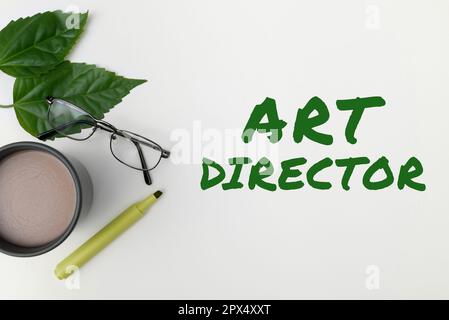 Esposizione di insegne Art Director, Panoramica aziendale responsabile della supervisione degli aspetti artistici di un film Foto Stock