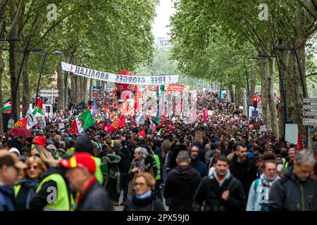 Tolosa, Francia. 01st maggio, 2023. Sciopero e manifestazione il 1st 2023 maggio, 13th° giorno di mobilitazione contro la riforma pensionistica, Festa del lavoro, su invito dell'interUnione. Francia, Tolosa il 1st 2023 maggio. Foto di Patricia Huchot-Boissier/ABACAPRESS.COM Credit: Abaca Press/Alamy Live News Foto Stock