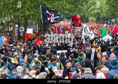 Tolosa, Francia. 01st maggio, 2023. Sciopero e manifestazione il 1st 2023 maggio, 13th° giorno di mobilitazione contro la riforma pensionistica, Festa del lavoro, su invito dell'interUnione. Francia, Tolosa il 1st 2023 maggio. Foto di Patricia Huchot-Boissier/ABACAPRESS.COM Credit: Abaca Press/Alamy Live News Foto Stock