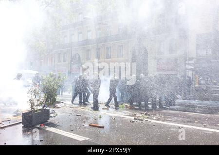 Tolosa, Francia. 01st maggio, 2023. Forze di polizia. Sciopero e manifestazione il 1st 2023 maggio, 13th° giorno di mobilitazione contro la riforma pensionistica, Festa del lavoro, su invito dell'interUnione. Francia, Tolosa il 1st 2023 maggio. Foto di Patricia Huchot-Boissier/ABACAPRESS.COM Credit: Abaca Press/Alamy Live News Foto Stock