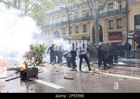 Tolosa, Francia. 01st maggio, 2023. Forze di polizia. Sciopero e manifestazione il 1st 2023 maggio, 13th° giorno di mobilitazione contro la riforma pensionistica, Festa del lavoro, su invito dell'interUnione. Francia, Tolosa il 1st 2023 maggio. Foto di Patricia Huchot-Boissier/ABACAPRESS.COM Credit: Abaca Press/Alamy Live News Foto Stock