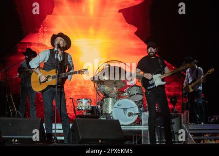 Indio, Stati Uniti. 30th Apr, 2023. KIX Brooks e Ronnie Dunn di Brooks e Dunn durante il festival musicale Stagecoach all'Empire Polo Club il 30 aprile 2023, a Indio, California (Photo by Daniel DeSlover/Sipa USA) Credit: Sipa USA/Alamy Live News Foto Stock