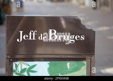 Bordeaux , Aquitaine France - 04 17 2023 : jeff de bruges logo marchio e segno di testo negozio di strada cioccolateria negozio di caramelle al cioccolato francese da Belg Foto Stock