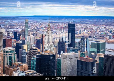 L'epica vista dello skyline della parte alta di New York, la città più grande degli Stati Uniti Foto Stock
