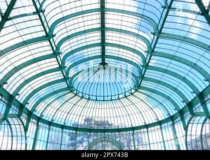 Vista interna dell'architettura delle Royal Greenhouses di Laeken - Castello reale di Laeken - Bruxelles, Belgio Foto Stock