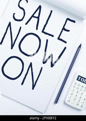 Ispirazione che mostra la vendita segno ora in su, gli sconti di foto concettuali e l'offerta promozionale di vendita al dettaglio di vendita al dettaglio Foto Stock