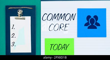Segno di scrittura a mano Common Core, Internet Concept Set di standard accademici in matematica e lingua inglese Foto Stock
