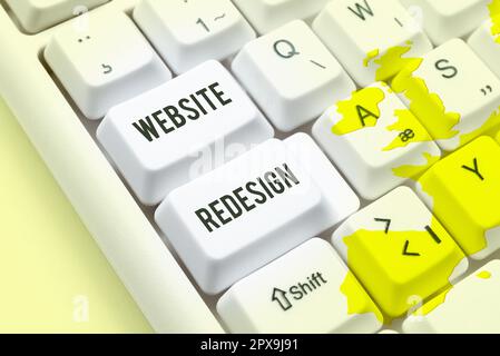 Segno che visualizza il Web site riprogettazione, concetto che significa il miglioratore di modernizzare o evamp l'aspetto ed il tatto del vostro Web site Foto Stock