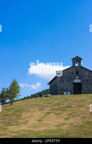 Colline intorno alla Chiesa della Madonna dell'Orsaro. Foto di alta qualità Foto Stock