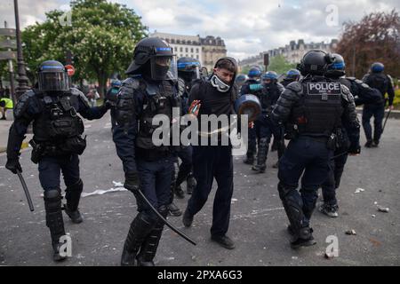 Parigi, Francia. 1st maggio, 2023. Durante la manifestazione di maggio 1st 2023 a Parigi. Credit: LE PICTORIUM/Alamy Live News Foto Stock