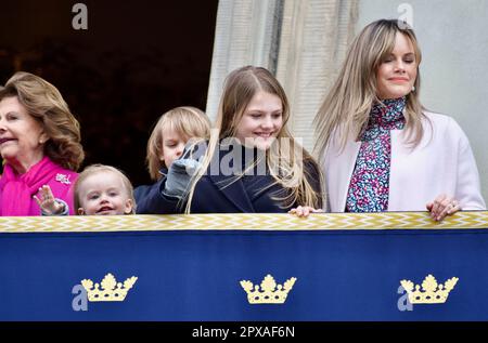 STOCCOLMA, SVEZIA - 30 APRILE 2023: Re Carlo XVI Gustaf di Svezia festeggia il suo compleanno al Palazzo reale con la sua famiglia. Foto Stock