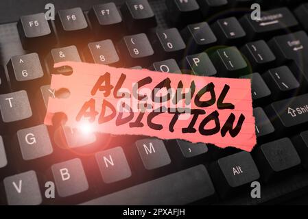 Scrittura che visualizza il testo Addiction dell'alcool, parola per caratterizzata da consumo frequente ed eccessivo delle bevande alcoliche Foto Stock