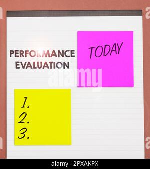 Cartello di testo che mostra Valutazione delle prestazioni, approccio aziendale lo sviluppo e la pianificazione delle azioni di un altro Foto Stock