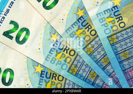 Banconote blu di 20 euro ben disposte. Banca dell'Unione europea, risparmio finanziario. Foto Stock