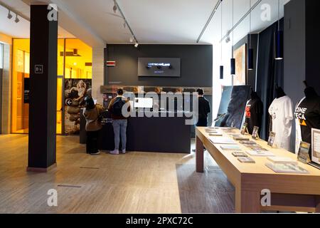 Nella mano di King Kong, mostra di King Kong, Museo Cineteca Milano, MIC, Milano, Lombardia, Italia, Europa Foto Stock