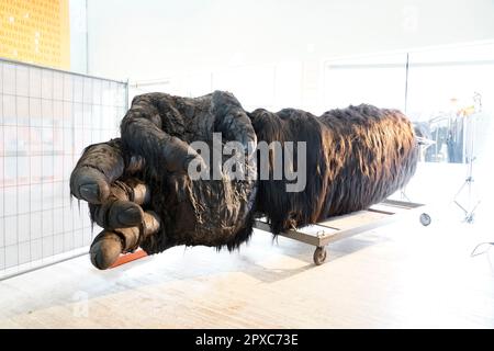 Nella mano di King Kong, mostra di King Kong, Museo Cineteca Milano, MIC, Milano, Lombardia, Italia, Europa Foto Stock