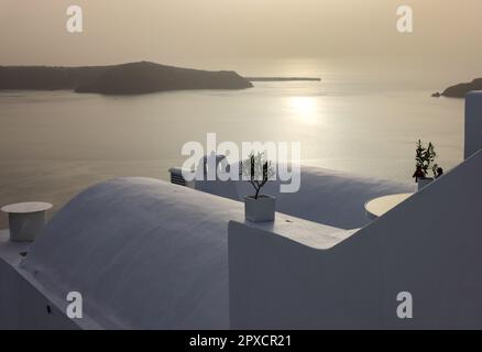 Case imbiancate a Imerovigli sull'isola di Santorini, Cicladi, Grecia Foto Stock