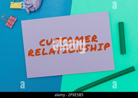 Scrittura di testo che mostra il rapporto con il cliente, l'affare di vetrina di affari e l'interazione fra l'azienda e i consumatori Foto Stock