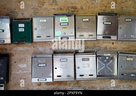 Mailbox degli Artisti artistici del Chiostro - ex convento SS. Cosma e Damiano, Giudecca, Venezia, Veneto, Italia, Europa Foto Stock