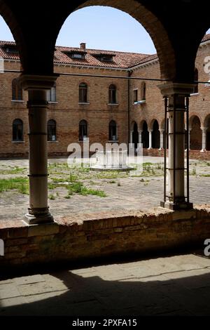 Artisti artigiani del Chiostro - ex convento SS. Cosma e Damiano, Giudecca, Venezia, Veneto, Italia, Europa Foto Stock