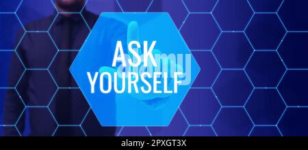 Didascalia di testo Presentazione Chiedi a te stesso, idea di business pensare il significato futuro e lo scopo degli obiettivi di vita Foto Stock