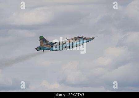 KONYA, TURKIYE - 30 GIUGNO 2022: Aeronautica azerbaigiana Sukhoi su-25 Frogfoot (25508101029) decollo dall'Aeroporto Konya durante l'Aeronautica Anatolia Eagle Foto Stock