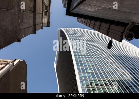 20 Fenchurch Street nella City di Londra. Grattacielo neo futurismo chiamato anche edificio Walkie Talkie. Architetto Rafael Viñoly, sede dello Skygarden. Foto Stock