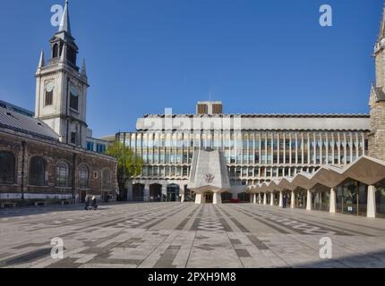 Ala ovest degli edifici civici Guildhall, a Guildhall Yard, sede del museo d'arte e della City of London Corporation, Moorgate, Londra Foto Stock