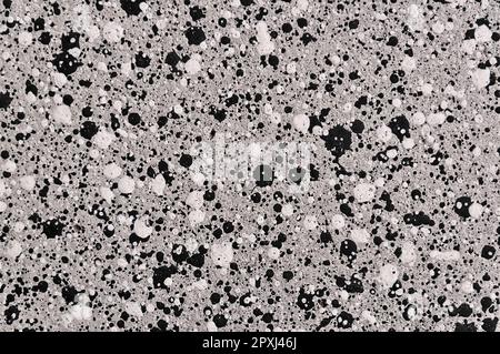 Fotografia in bianco e nero invecchiata con piccole bolle disperse nell'immagine Foto Stock